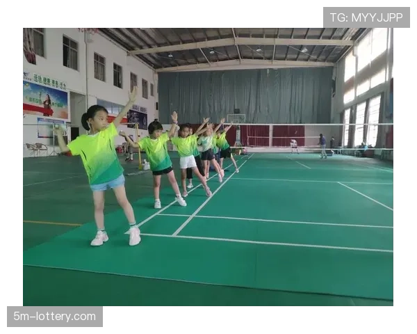 伊蒂哈德球场启动边线区域草皮维护升级项目，旨在保证赛季末冲刺阶段场地质量